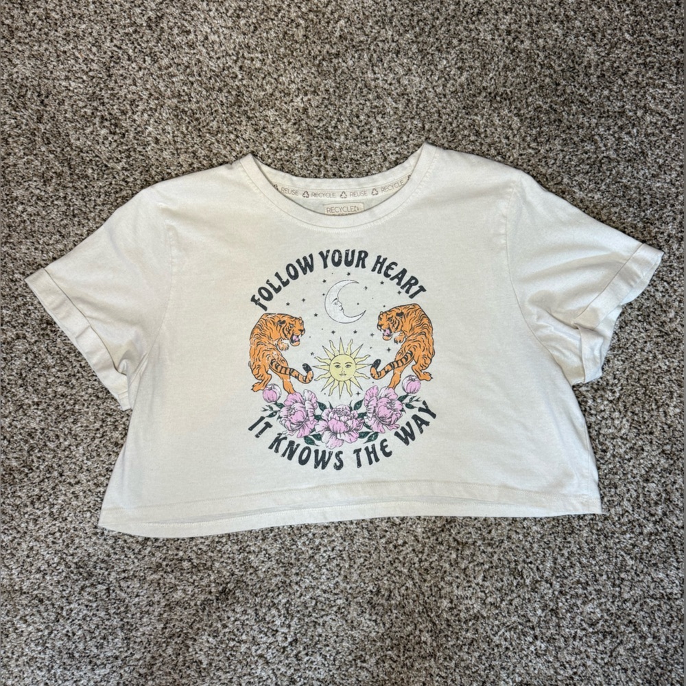 Recycled Thready Boxy Graphic Crop Top with Tiger Design size Large - Picture 1 of 5
